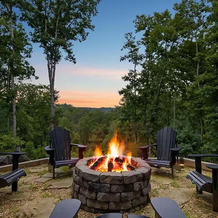 Villa 7 Min To Dt Blue Ridge~Hot Tub~Fire Pit~Sleeps 12